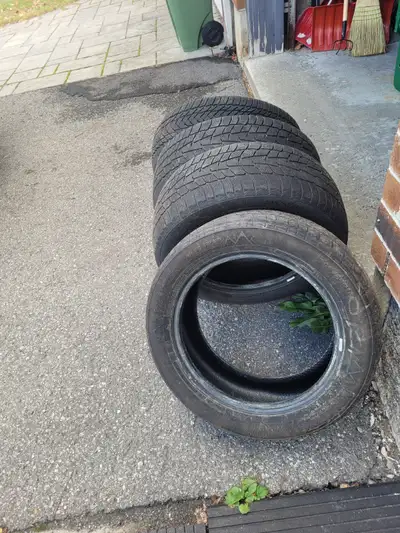 4 used winter tires in good conditions. 3 Winter Edge Motormaster and 1 Aplus A701