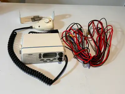Uniden Marine radio Fully tested and working North American channels International channels Weather...