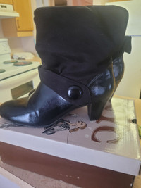 NEW Ladies Black Size 7 Boots