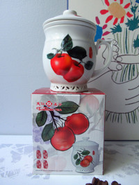 Ceramic Mug with Strainer & Lid Apples by TenRen's Tea Taiwan