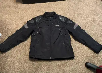 This is a New Harley Davidson FXRG padded riding jacket in size XL, perfect for motorcycle enthusias...
