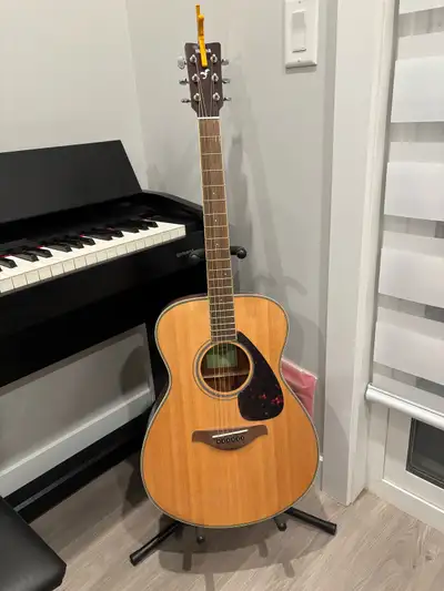 Yamah FS820 Acoustic Guitar - Excellent condition, View more