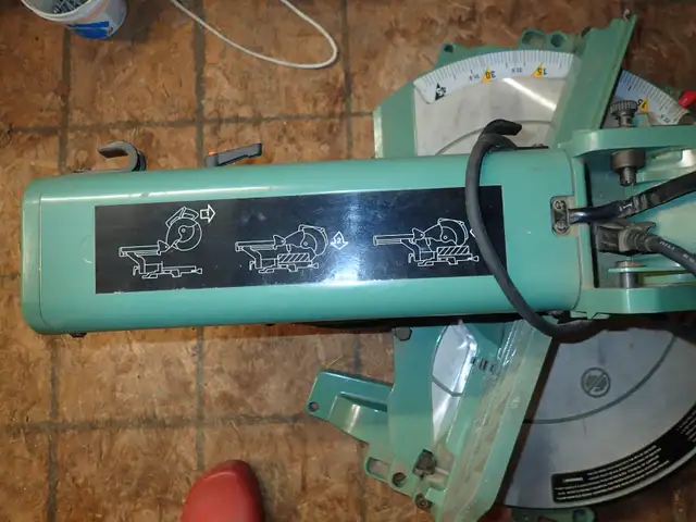 12" Sliding Compound Miter Saw by General in Power Tools in Thunder Bay - Image 5