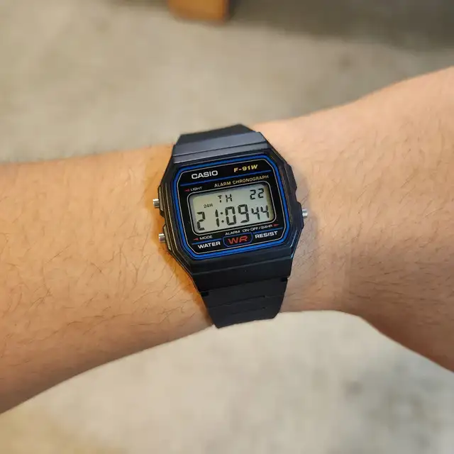 Casio f 91 w in Jewellery & Watches in City of Montréal - Image 3