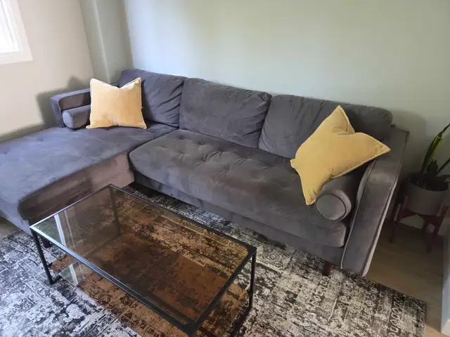 Structube Kinsey Sectional in Couches & Futons in Oakville / Halton Region - Image 3