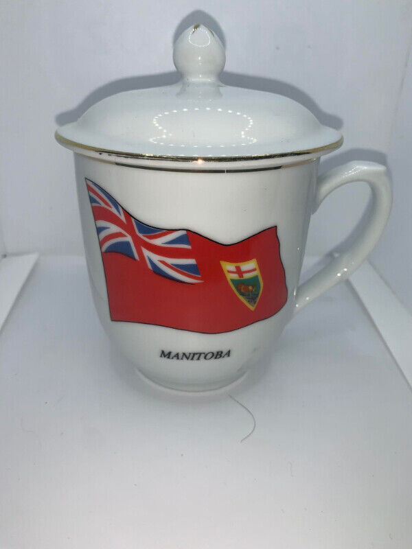 Manitoba - Lidded Porcelain Coffee Cup - Canadian Collectible dans Art et objets de collection  à Fredericton
