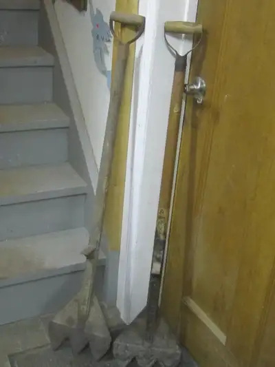 Just picked up this pair of old hay bale cutting tools...they are 9" x 45" long in size... . .. .pri...