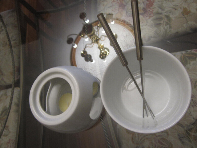 Vaisselle/ Mini Fondue Set with Tea Light Pot & Dipping Forks dans Autre  à Ville de Montréal - Image 3