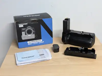 Selling a NEEWER MB-N11 Replacement Vertical Battery Grip. Good condition. Does NOT come with batter...