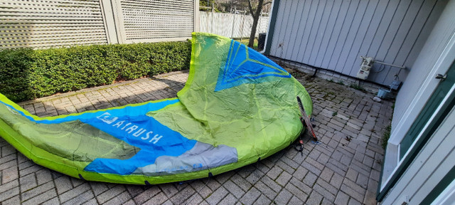 Rarely used 16m Airush Lithium kite and bar in Water Sports in City of Toronto - Image 2