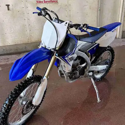 yz-250f 2014 109 hrs fresh top end rebuild at 102hrs fairly new back tire new grips never raced oil...