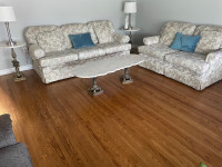Beautiful living room set!  Good condition!