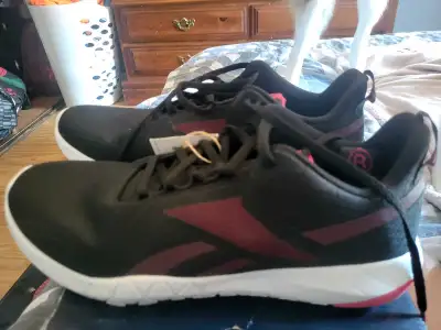 New womens Reebok sneakers never worn size 8.5