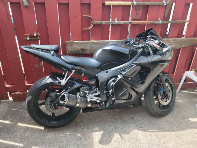Yamaha r6 2004 for sale in Sport Bikes in Mississauga / Peel Region - Image 2