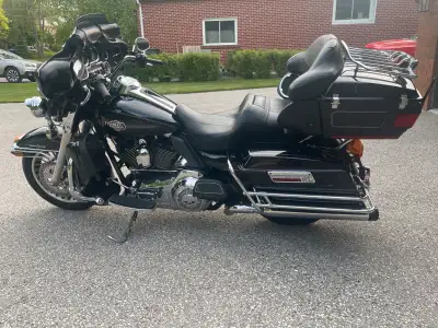 2009 Harley Electra Glide Ultra Classic (FLHTCU) Good Condition Black and Chrome Stored Indoors (Gar...