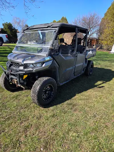 2018 Canam Defender Max HD10 7000km Comes with 2nd set of stock rims with mud tires and plow. Works...