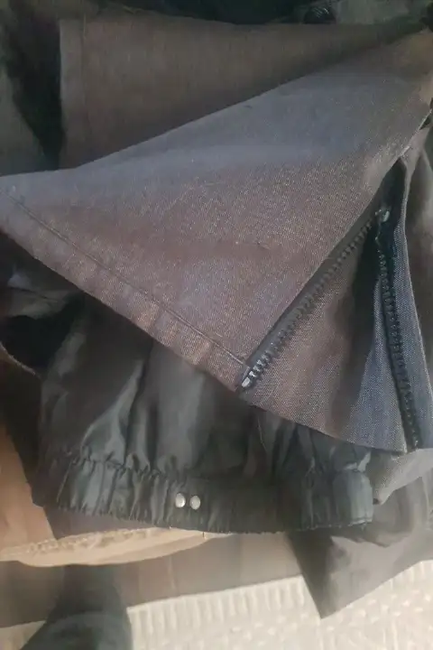 Snowboard jacket and pants in Men's in Kitchener / Waterloo - Image 6