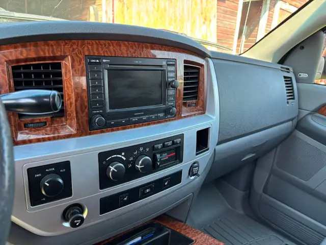 5.9 Mega Cab Laramie512180082621163529
