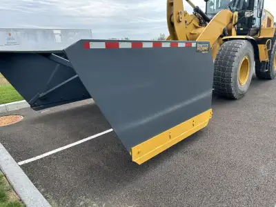 CAT 926M High Lift 2016 avec environ 8 300 heures. PRIX 179 500$ Chargeuse sur roues vendue avec plu...