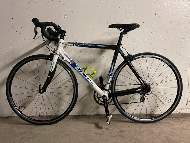 Vélo de Route Opus Allegro Road Bike Full Carbon Medium 5.5-5.10 dans De route  à Ville de Montréal - Image 2