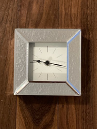 Mirror shelf  clock - horloge