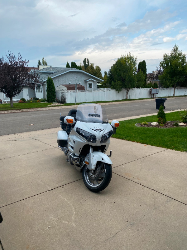 2015 GL 1800 Gold Wing Touring Bike For Sale. in Touring in Saskatoon - Image 3