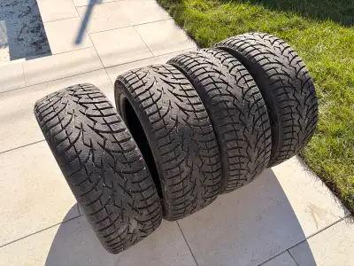 Ensemble de pneus d’hiver 20 pouces Toyo Observe G3-Ice 255/45R20 255 45 R20 étaient sur Kia Telluri...