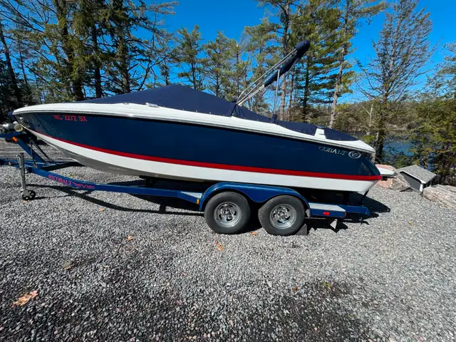 2006 Cobalt, 220, Bowrider - New Interior, Cover & Sound Syste in Powerboats & Motorboats in Muskoka - Image 10