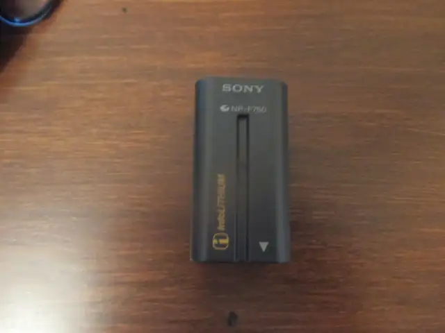 SONY Video 8xR CCD-TR67 Handycam Video Camera Recorder in Cameras & Camcorders in Chatham-Kent - Image 6