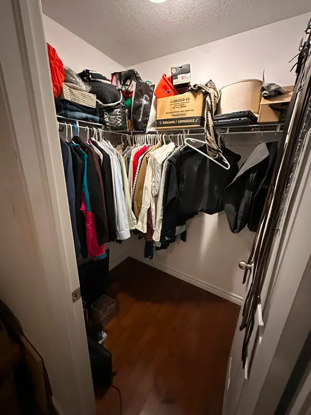 Big Closet Shared Bathroom62865716632578124