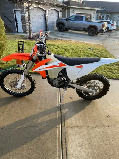 Great condition, electric start, rad guards, skid plate, hand guards, 162 hrs, valves checked at 150...