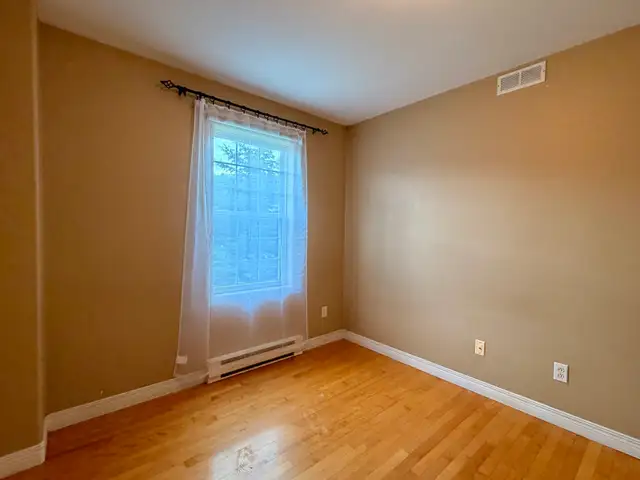 House in Dieppe, 4 bedrooms 2 bath in Long Term Rentals in Moncton - Image 8