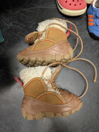 Olang Bottes, View more