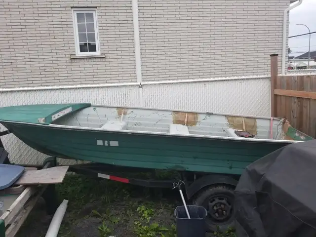 Chaloupe 14' avec moteur 15hp Johnson ainsi que trailer. in Powerboats & Motorboats in Saint-Jean-sur-Richelieu - Image 7