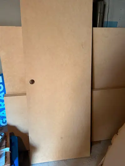 16 portes de 30 pouces x 80 pouces. 30$ + 18 portes de 26 pouces. Si vous prenez le lot, on demande...