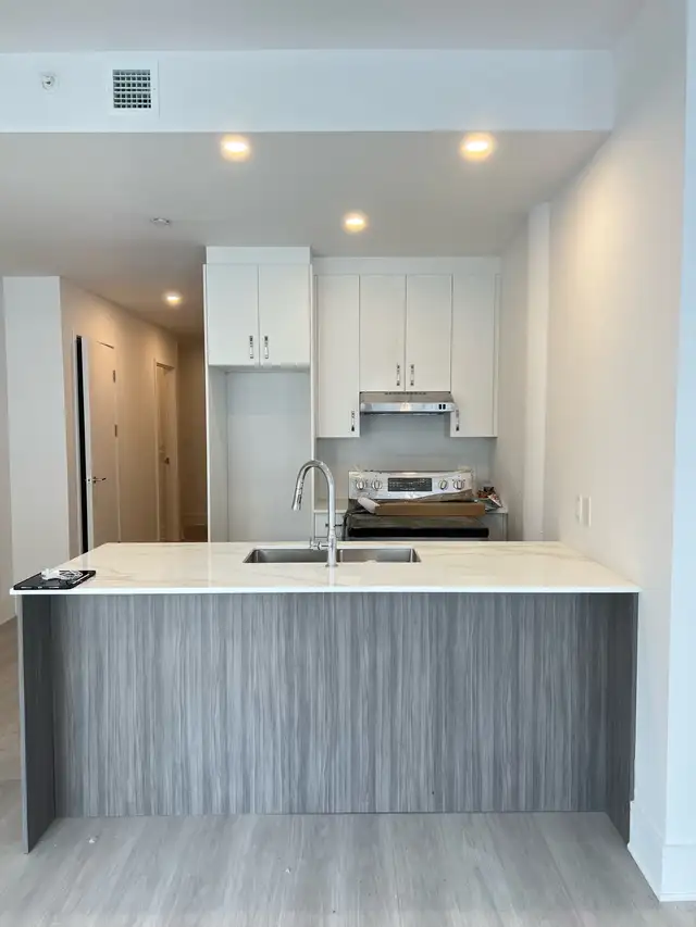 1 Bedroom | 1 Bathroom in Other in City of Montréal - Image 2