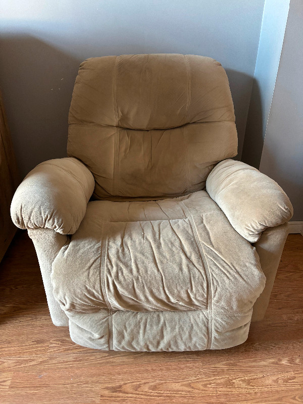 Recliner sofa in Chairs & Recliners in Chatham-Kent