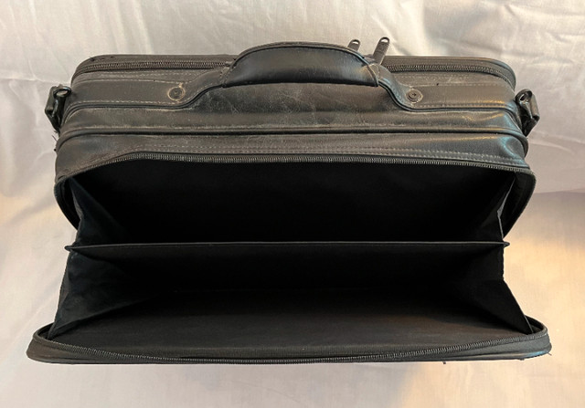 Case Logic Leather Laptop Bag, multiple compartments extra case in Laptop Accessories in Regina - Image 3