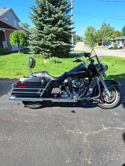 2009 Harley - Davidson Police Edition Road King, 1690 cc, ABS, 6 speed, Passenger Backrest, Windshie...