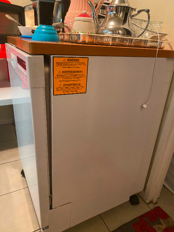 Like brand new portable dishwasher in Dishwashers in Ottawa - Image 2