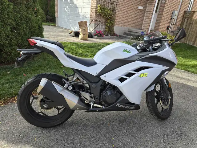 2014 Kawasaki Ninja 300 in Sport Bikes in Kitchener / Waterloo - Image 3