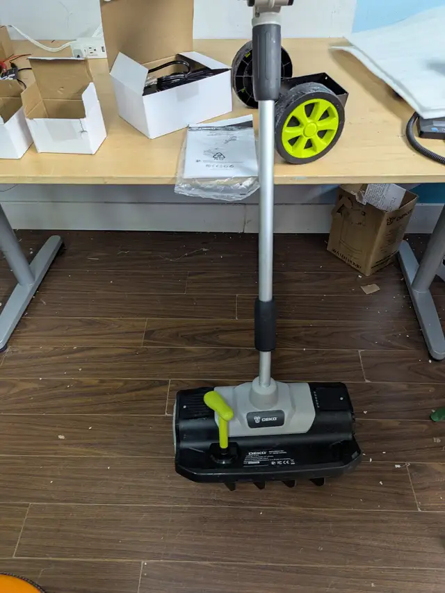 Electric Snow Shovel with LED Light, 40V Cordless Blower, 17-Inc in Snowblowers in Mississauga / Peel Region - Image 9