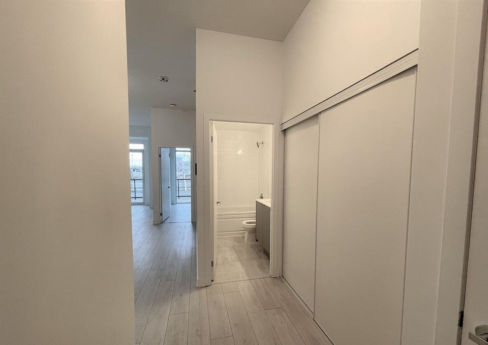 2 Bed 1 Bath Condo - Great building in Alton area of Burlington 2