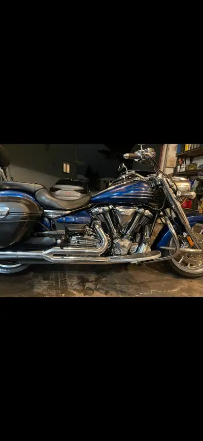 2010 Yamaha Roadliner S touring cruiser runs great Lots of chrome 113 cubic inch air cooled V twin 1...