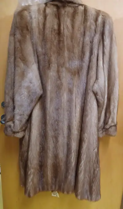 Manteau de vison en bon état, View more