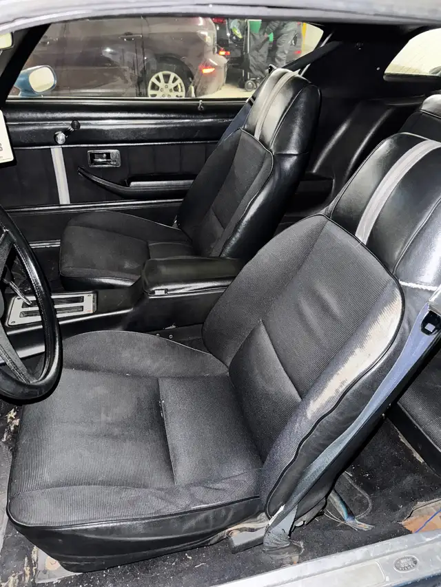 1980 Chevrolet Camaro in Classic Cars in Downtown-West End - Image 8