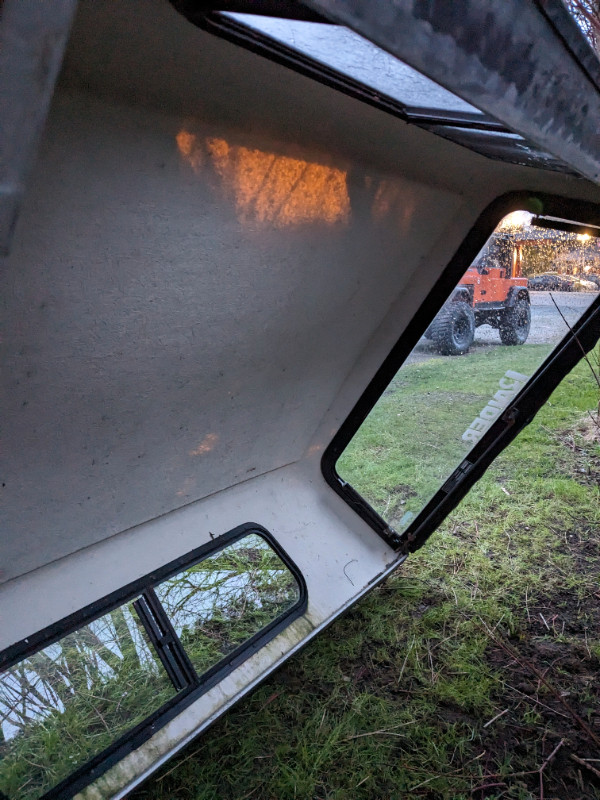 Truck canopy in Auto Body Parts in Parksville / Qualicum Beach - Image 3