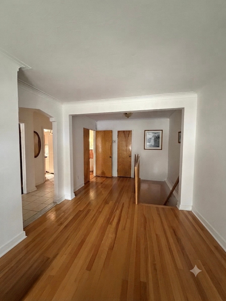 5 1/2 + Sous-Sol, Premiere étage / 1600sqft. Great location. — photo 1