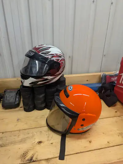 Casque enfant pour VTT ou autre 30$pour les 2