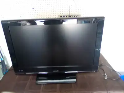 32" TOSHIBA TV, View more